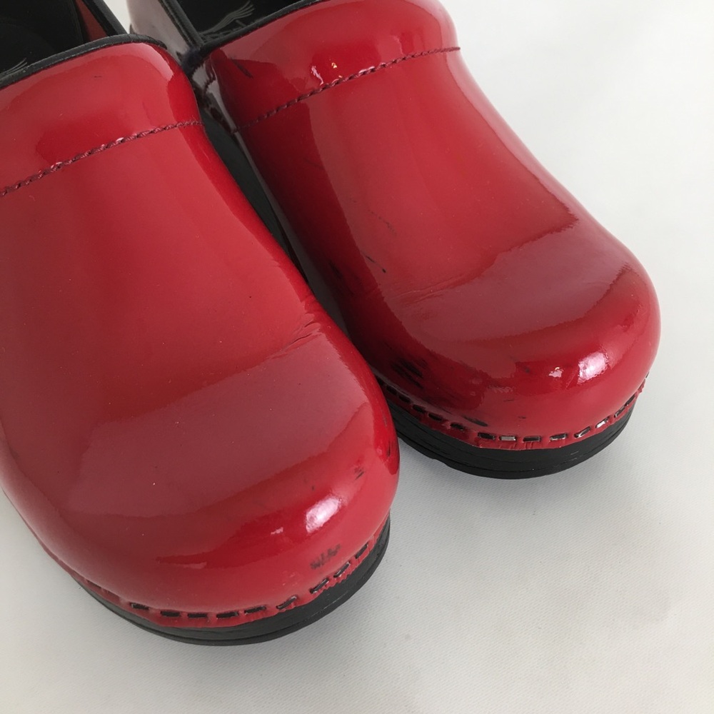 Dansko Red Patent Leather Professional Clogs Classic Comfort Work Shoes Size 8 - Picture 4 of 12